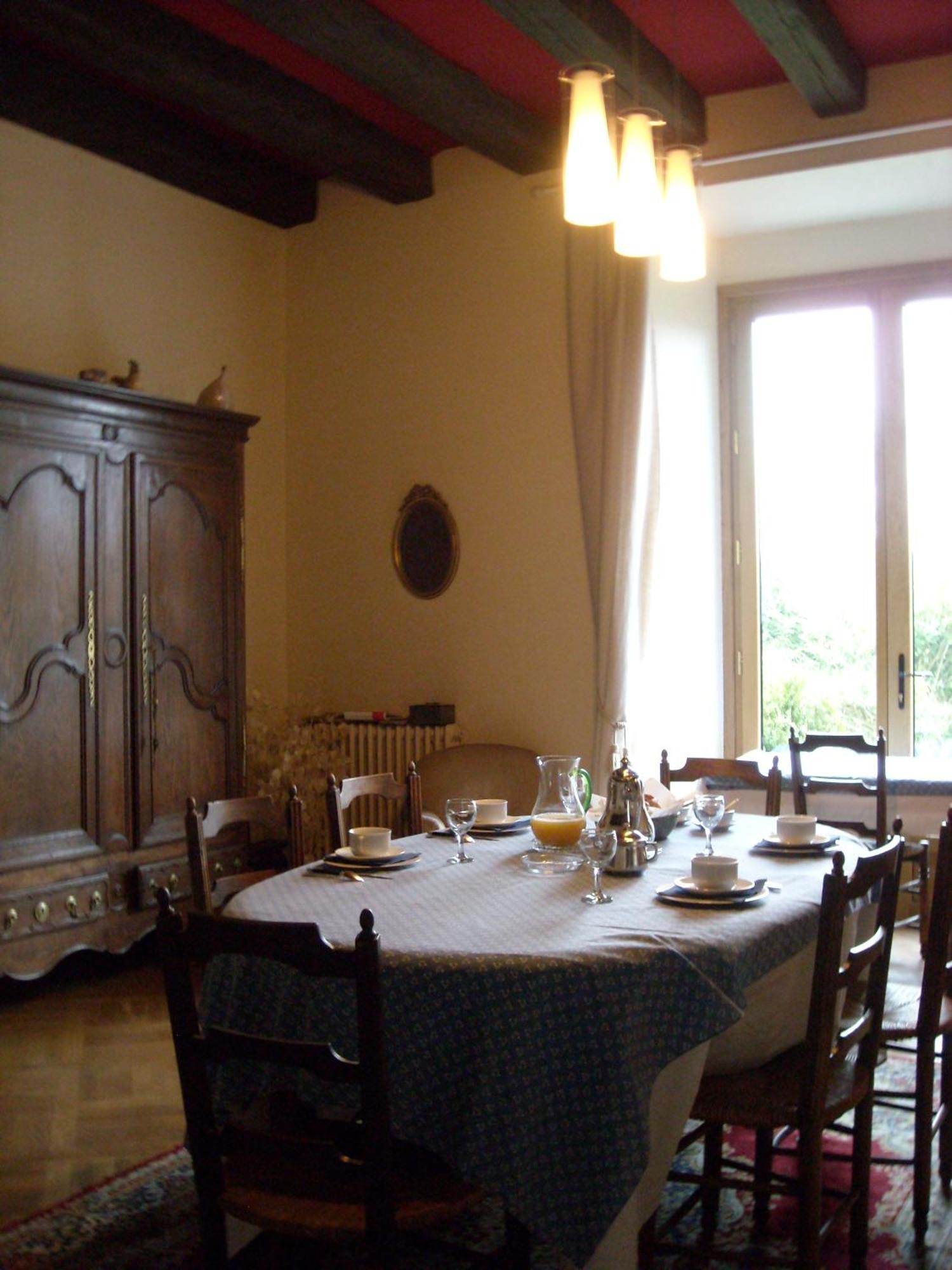Bed and Breakfast La Tour Des Laudes Breuil-Barret Zewnętrze zdjęcie