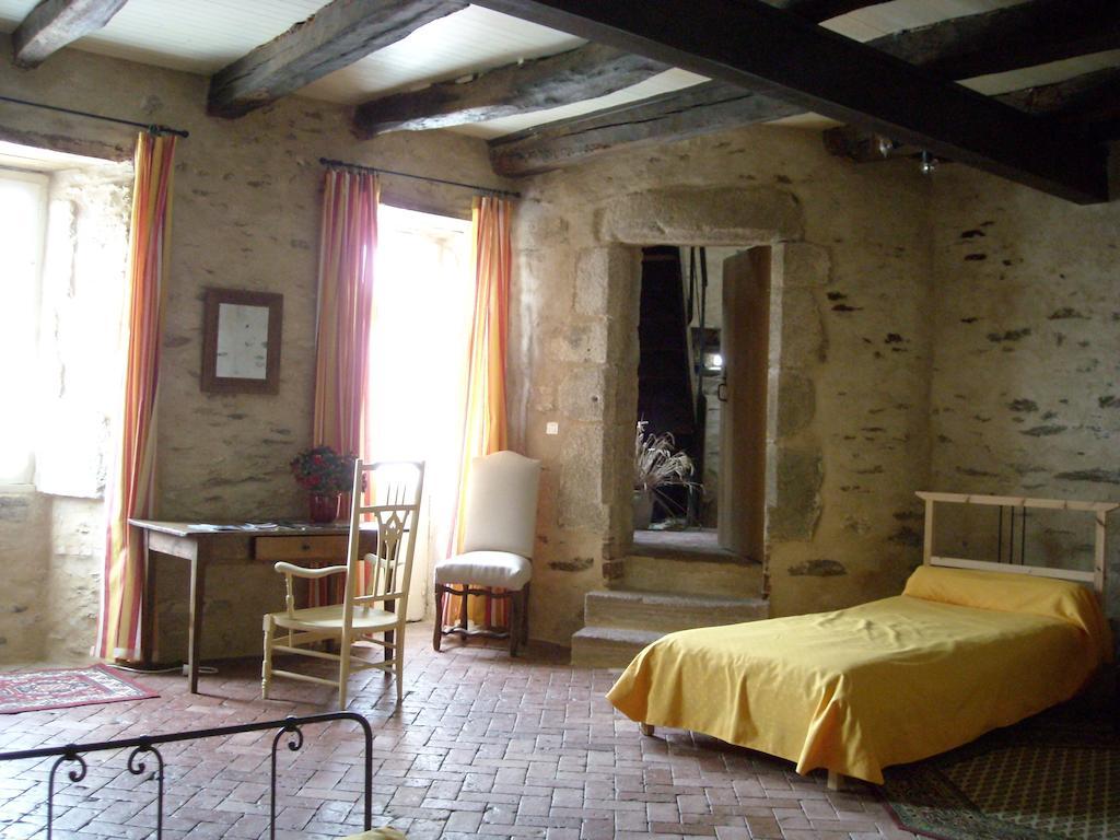 Bed and Breakfast La Tour Des Laudes Breuil-Barret Pokój zdjęcie