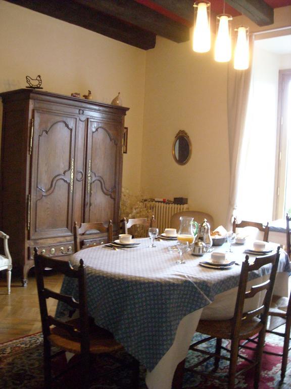 Bed and Breakfast La Tour Des Laudes Breuil-Barret Zewnętrze zdjęcie