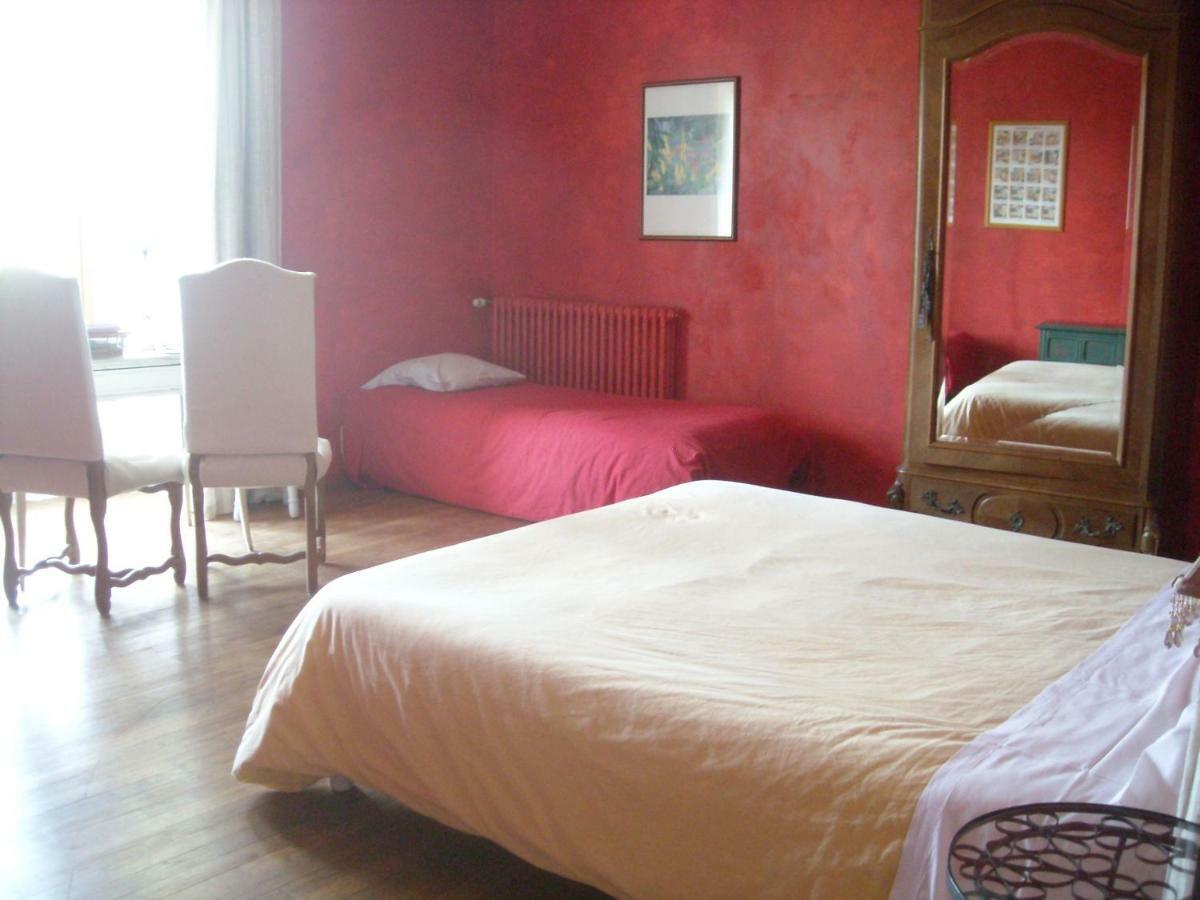 Bed and Breakfast La Tour Des Laudes Breuil-Barret Zewnętrze zdjęcie