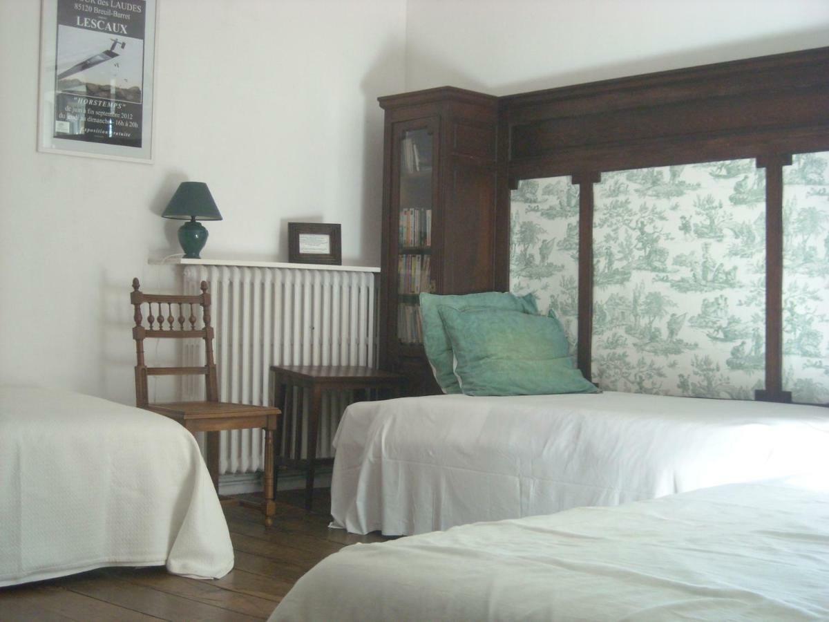 Bed and Breakfast La Tour Des Laudes Breuil-Barret Zewnętrze zdjęcie
