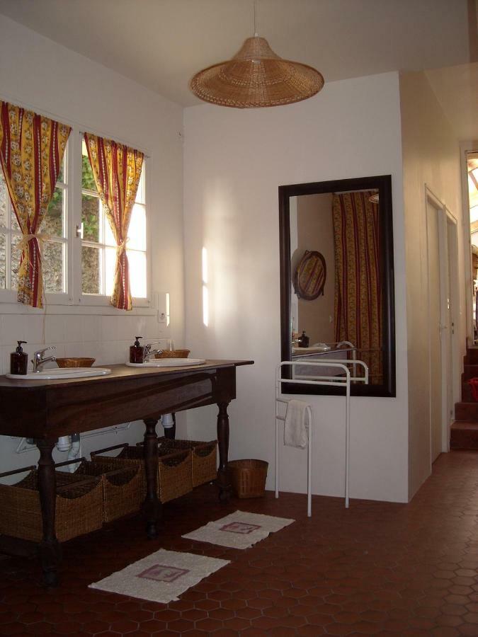 Bed and Breakfast La Tour Des Laudes Breuil-Barret Zewnętrze zdjęcie